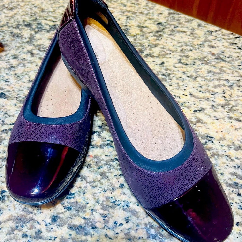 Clarks Unstructured UnDarcey cap flats~wine leather patten cap toe Size 12 women
